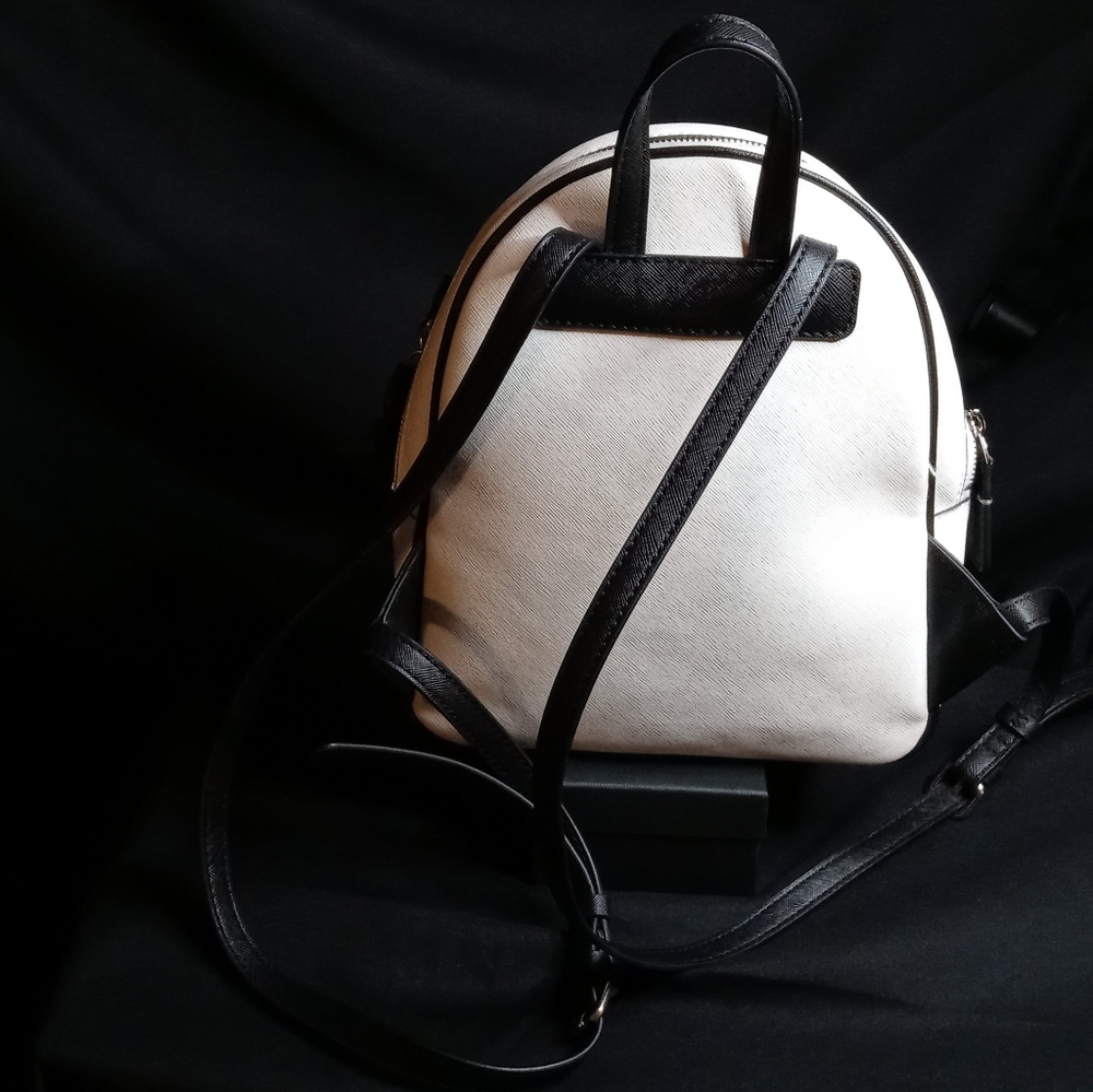 Guess Backpack🌸🌿 - Picture 4 of 9